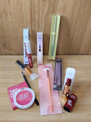 Lot de 9 produits de beauté neufs