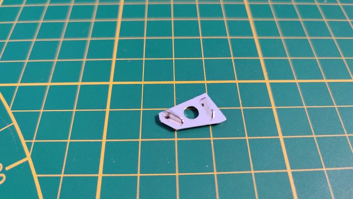 Poignée intérieure porte avant droite pièce miniature 1/18 Citroën traction 15cv 1952 Maisto #B36