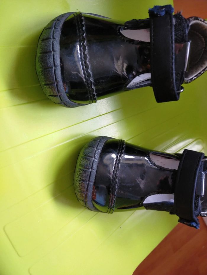 Jolies chaussures vernies taille 20 - photo numéro 11