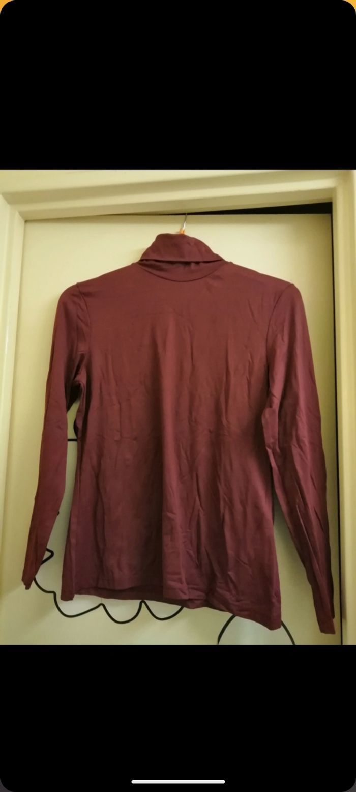 Pull col roulé bordeaux. Taille L