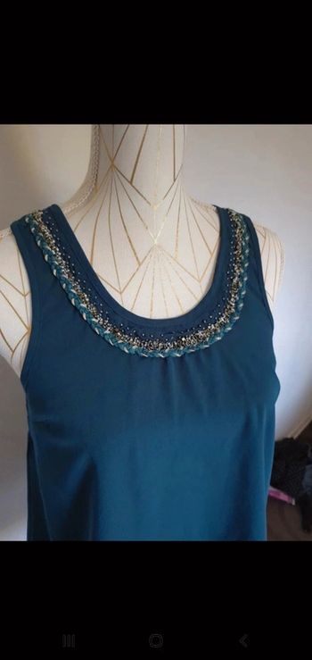 Top fluide avec détail col strass perles