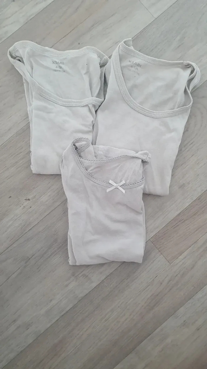 Lot de 3 maillots de corps blanc kiabi 4 ans