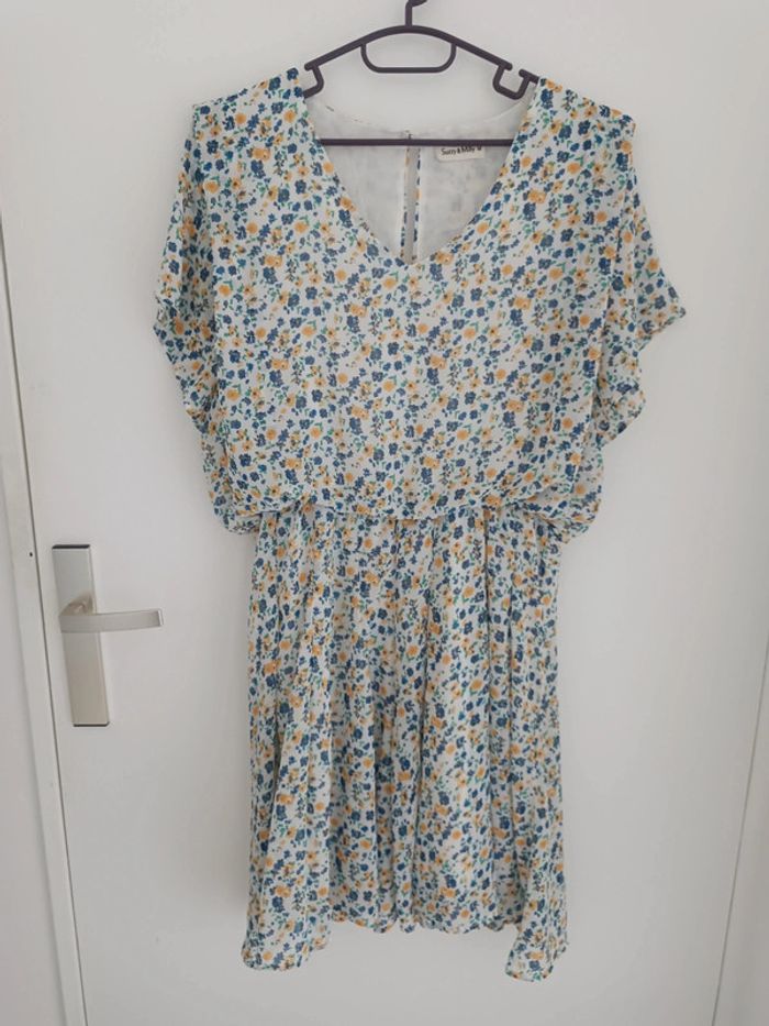 Robe d'été blanche à fleurs Taille M Suzzy & Milly Neuf - photo numéro 2
