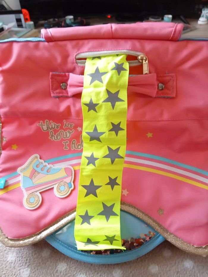 Cartable 36 cm rose patin à roulette arc en ciel - photo numéro 5