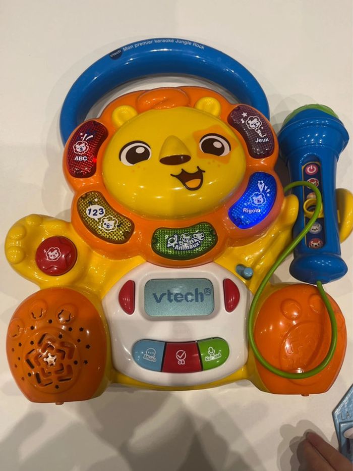 Karaoke lion jungle rock