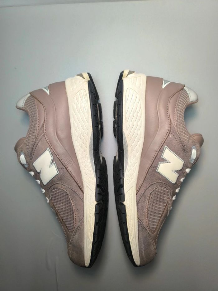 Baskets New Balance 2002r latte daim et cuir marron pointure 42.5 - photo numéro 3