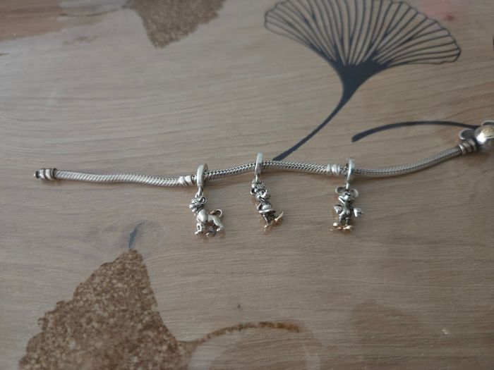 Bracelet 100 ans mickey Pandora et 3 charms