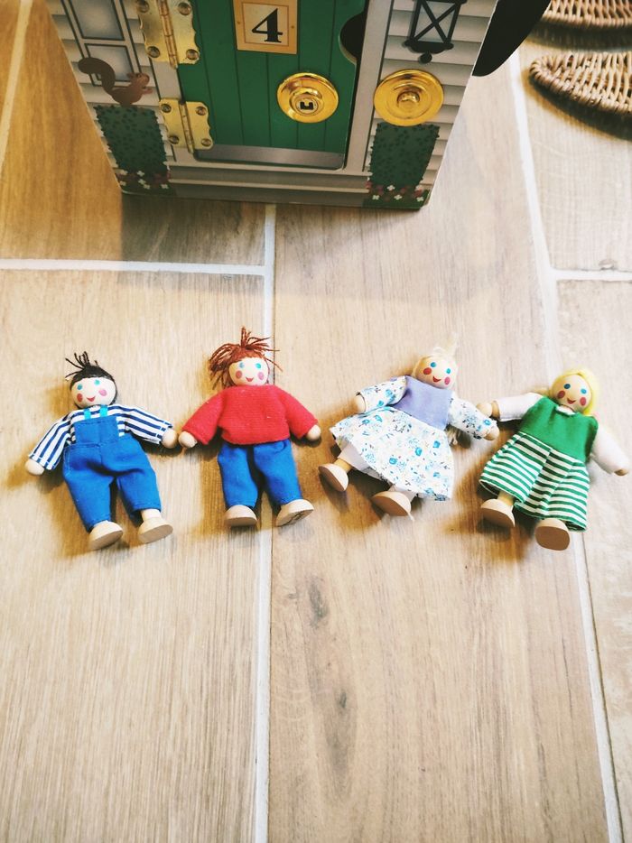 🏠Maison multi activités sonore avec serrures/verrous en bois et poupées marque Melissa & Doug - photo numéro 6