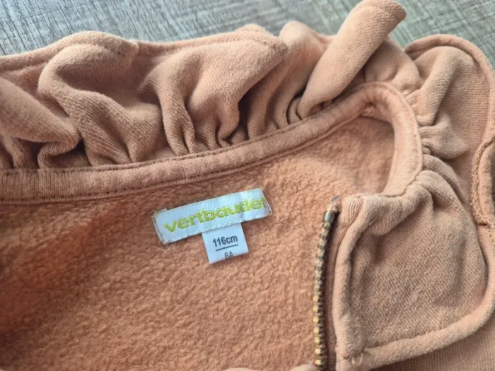 Gilet zippé Vertbaudet 6 ans en bon état ! - photo numéro 3