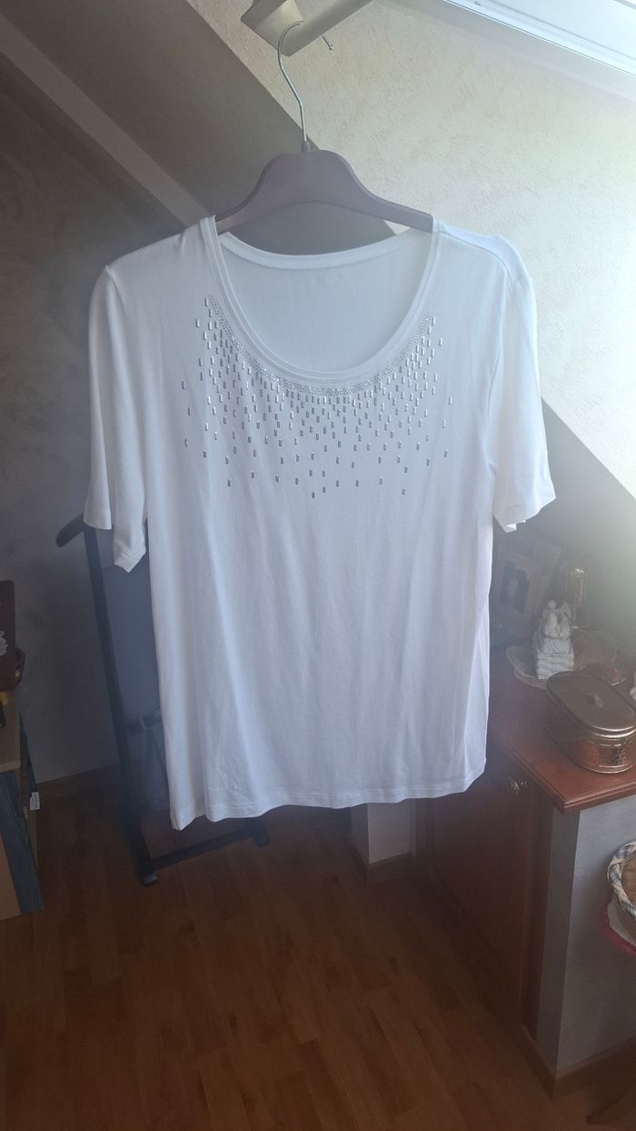T-shirt blanc avec pailletes argenté