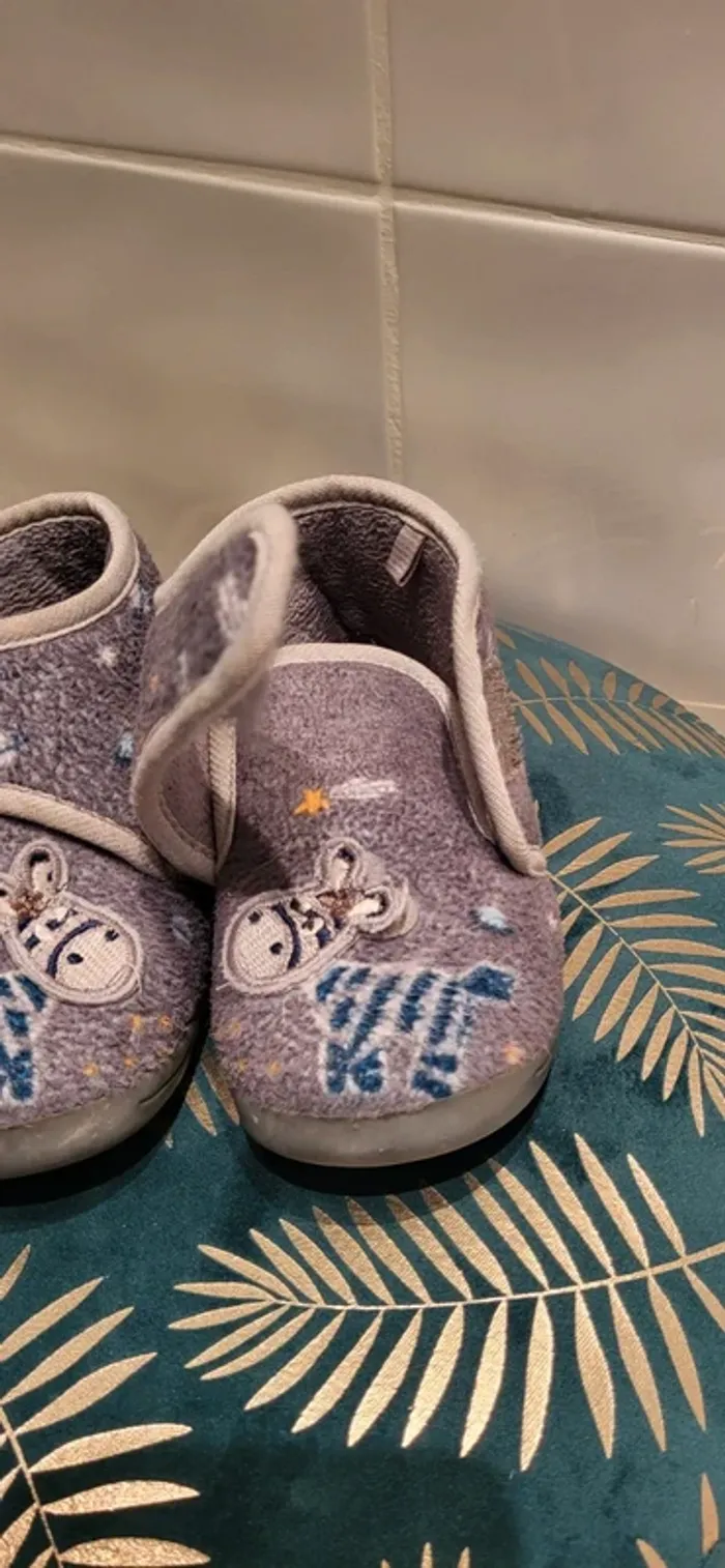 Chaussons taille 25 - photo numéro 3