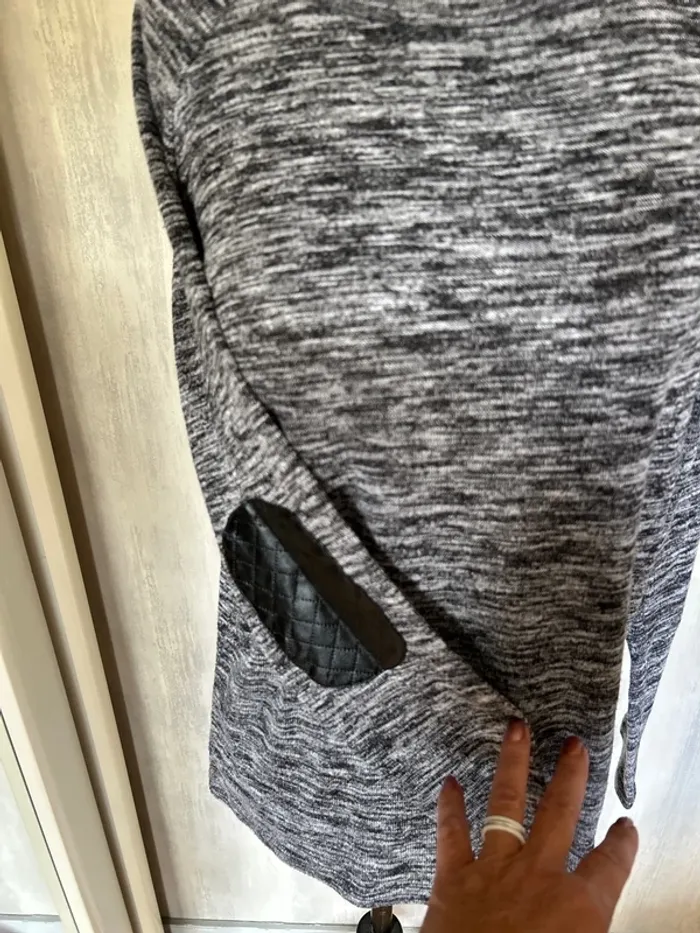 Pull léger gris - photo numéro 2