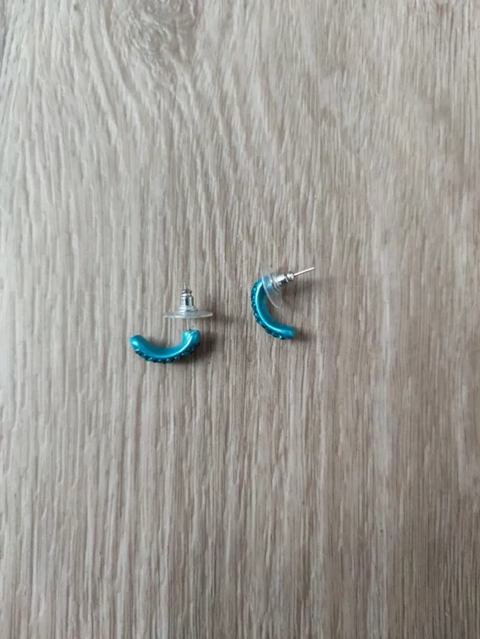 Boucles d'oreilles neuves - photo numéro 2
