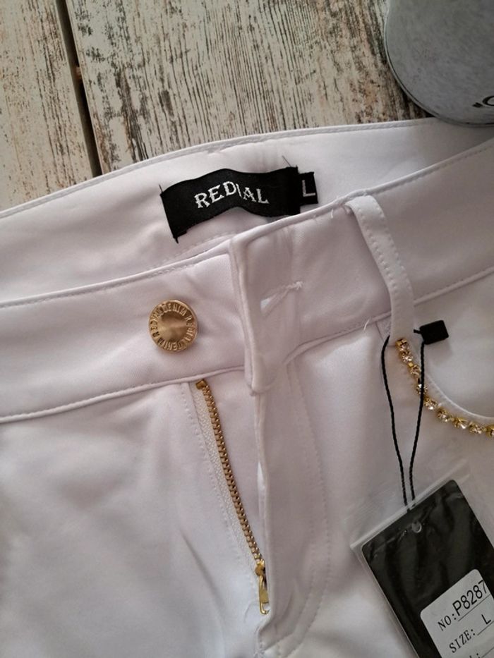 Pantalon blanc poches 🐆 et strass neuf - photo numéro 3