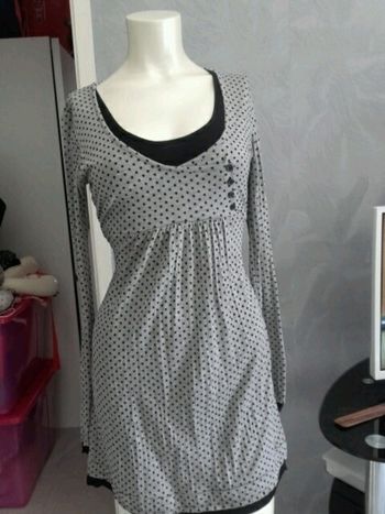 Robe grise a pois noir excellent état