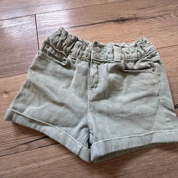 Short fille