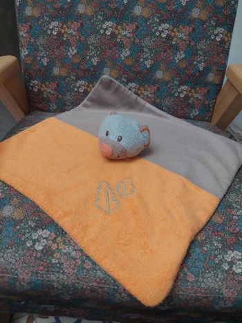 #10 Doukidou - doudou plat carré ourson gris et orange