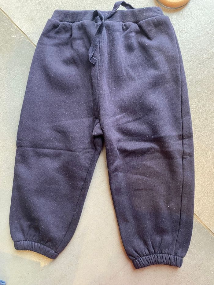 Lot 2 jogging 18 et 23 mois - photo numéro 2