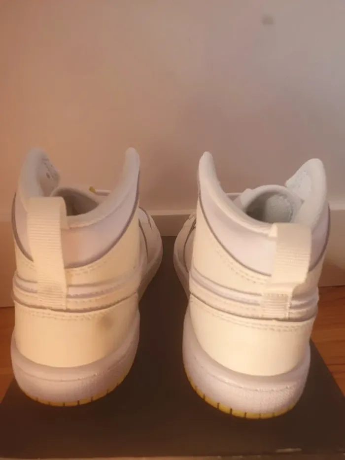 Nike Jordan 1 Mid (29.5) - photo numéro 5