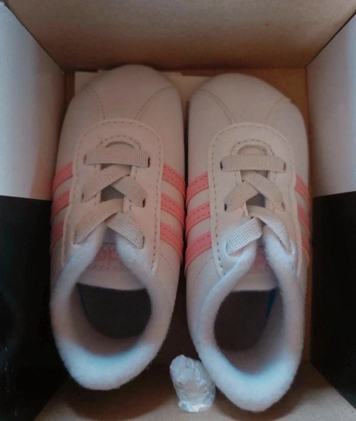 Basket adidas bébé