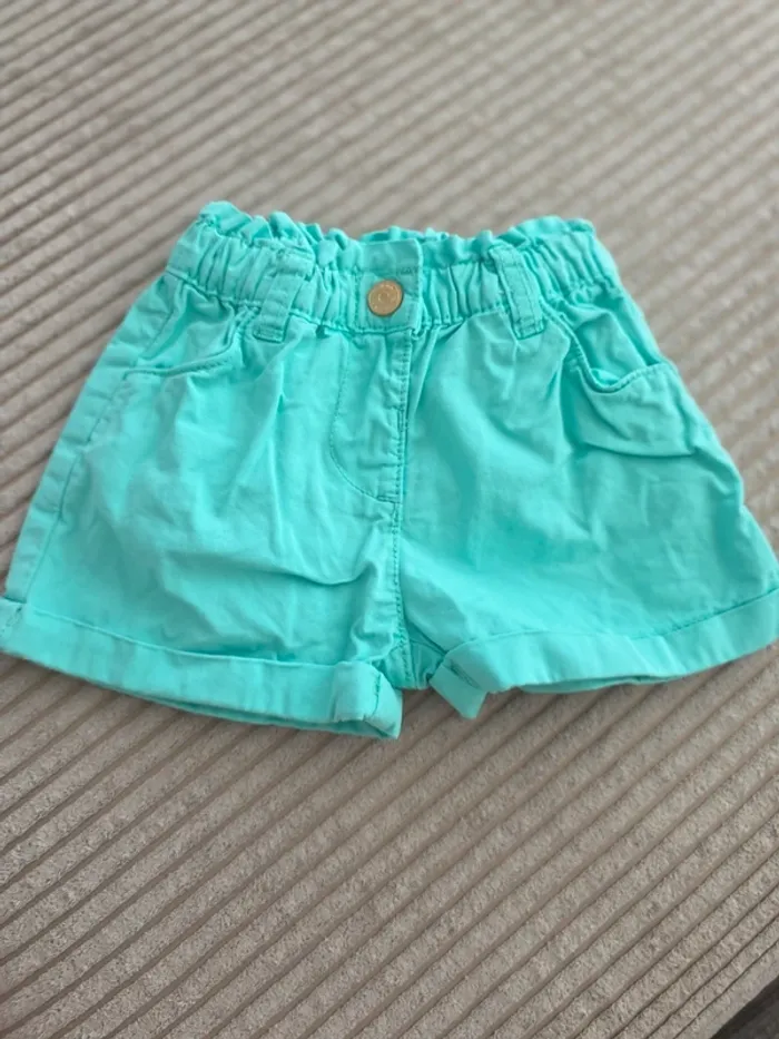Short fille