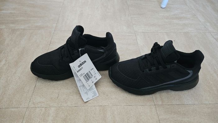 Baskets Adidas noires neuves taille 35.5 - photo numéro 2