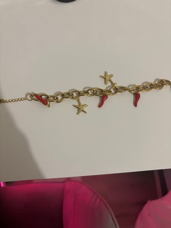 Bracelet doré charms – Étoiles de mer & porte-bonheur 