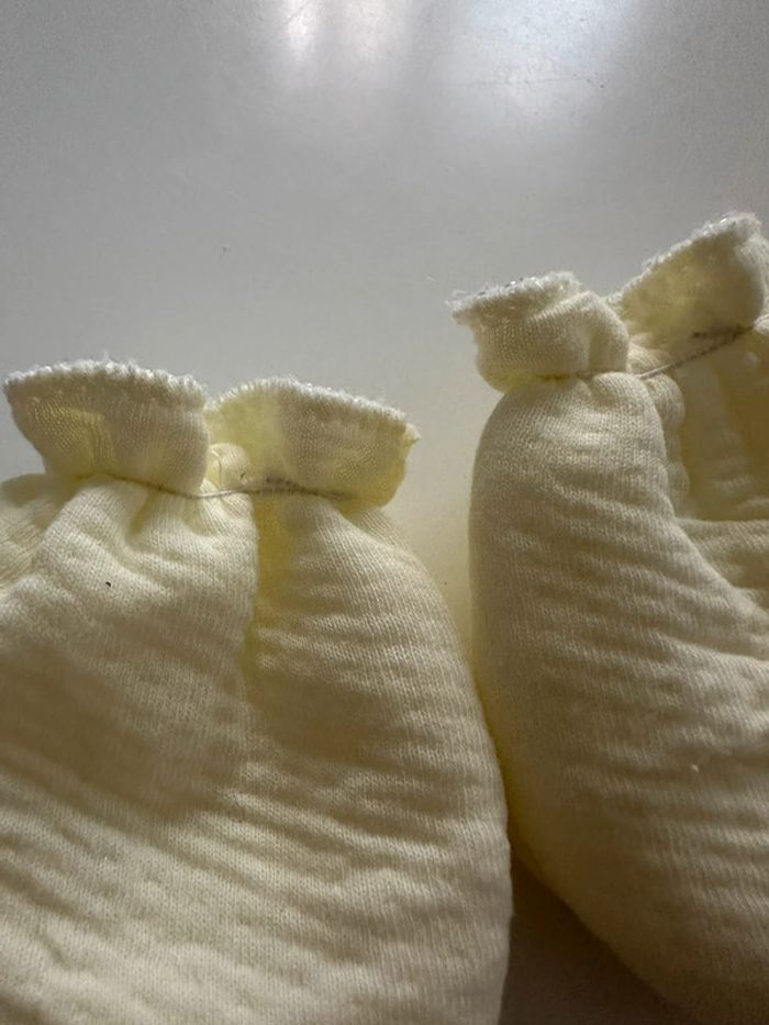 Petites moufles de naissance - neuf - photo numéro 3