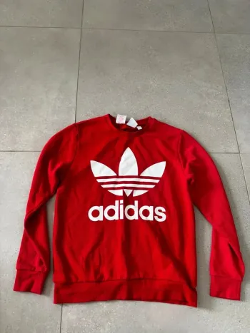Pull adidas rouge taille 13/14 ans, très bon état