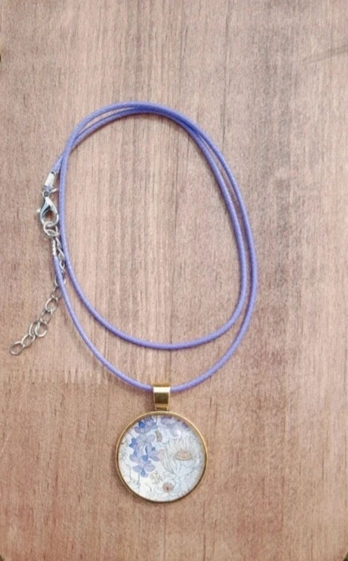 Collier cabochon vintage fleurs mauve - photo numéro 4
