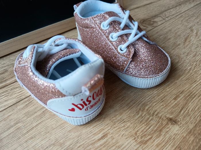 Basket chaussons pailletés taille 19 - photo numéro 2