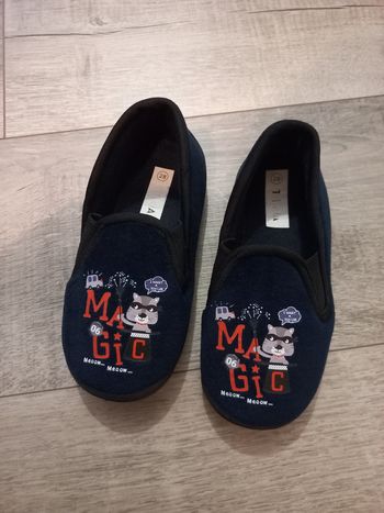 Chaussons taille 28 neuf