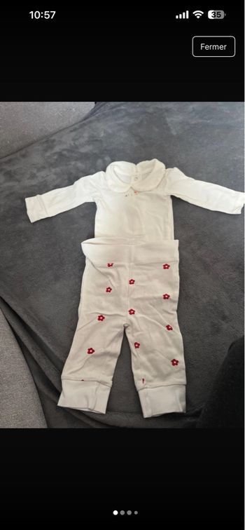 Ensemble gilet + bodie + bas , taille 3 mois , très bon état 