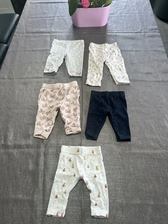 Lot 5 pantalons taille 3 mois