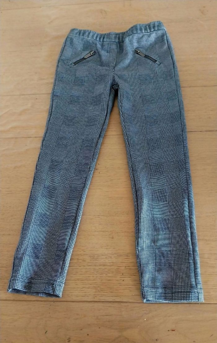 Pantalon fille 6ans en très bon état