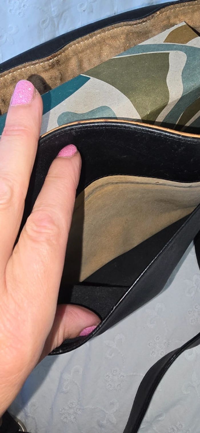 Sac besace en cuir vintage (besoins d un Soins - photo numéro 12