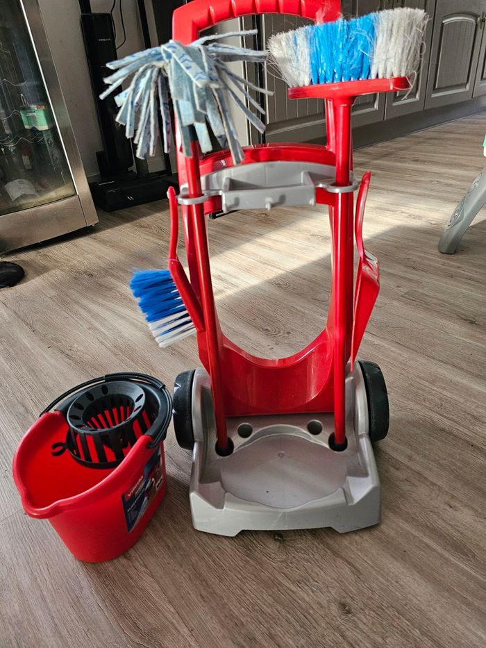 Chariot de menage - photo numéro 2