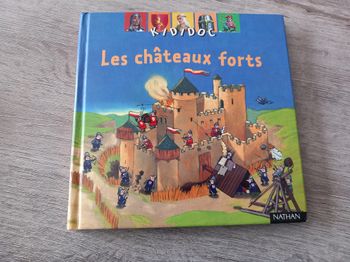 Livre Kididoc Les châteaux forts - Nathan
