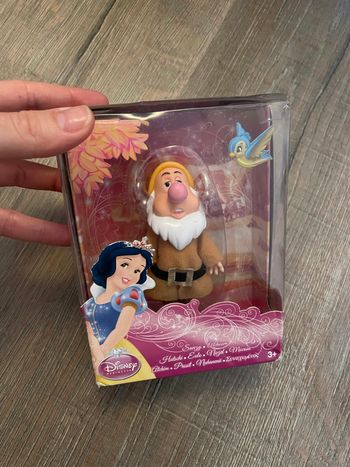 DISNEY figurine atchoum