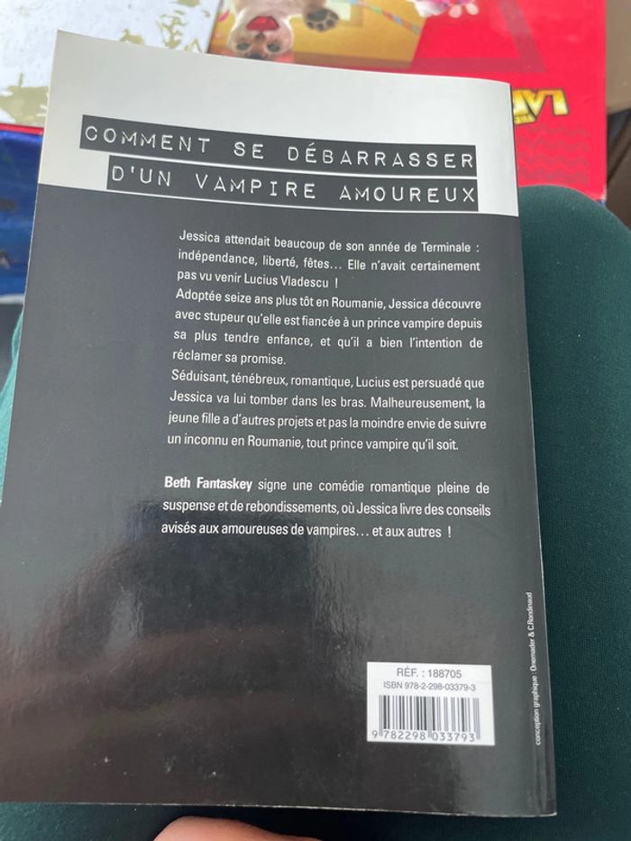 Livre comment se débarrasser d’un vampire amoureux de Beth Fantaskey. - photo numéro 2
