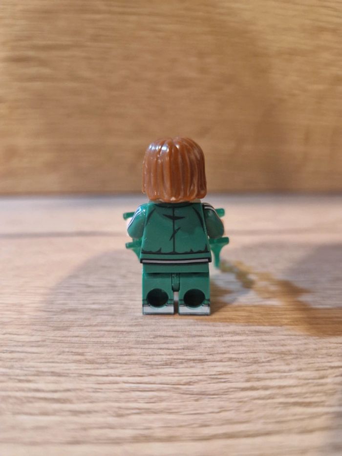 Figurine type lego enfant de la sorcière rouge Wanda Marvel - photo numéro 3