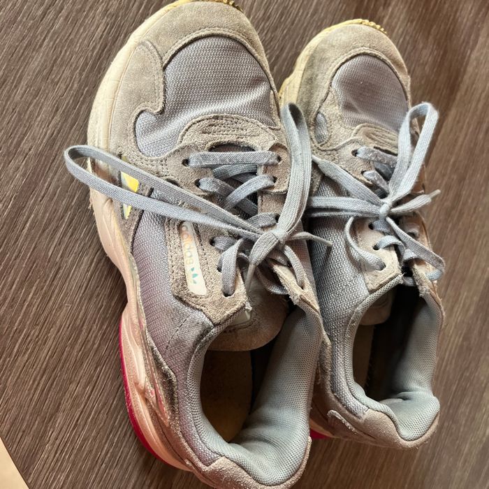 Adidas falcon