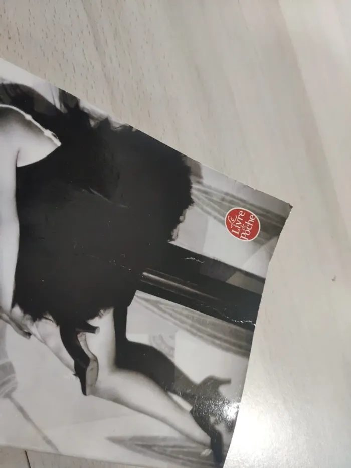 Livre poche Pancol Embrassez moi - photo numéro 6