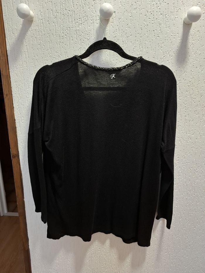 Joli pull femme Kaporal S noir col V tressé doré très bon état - photo numéro 2