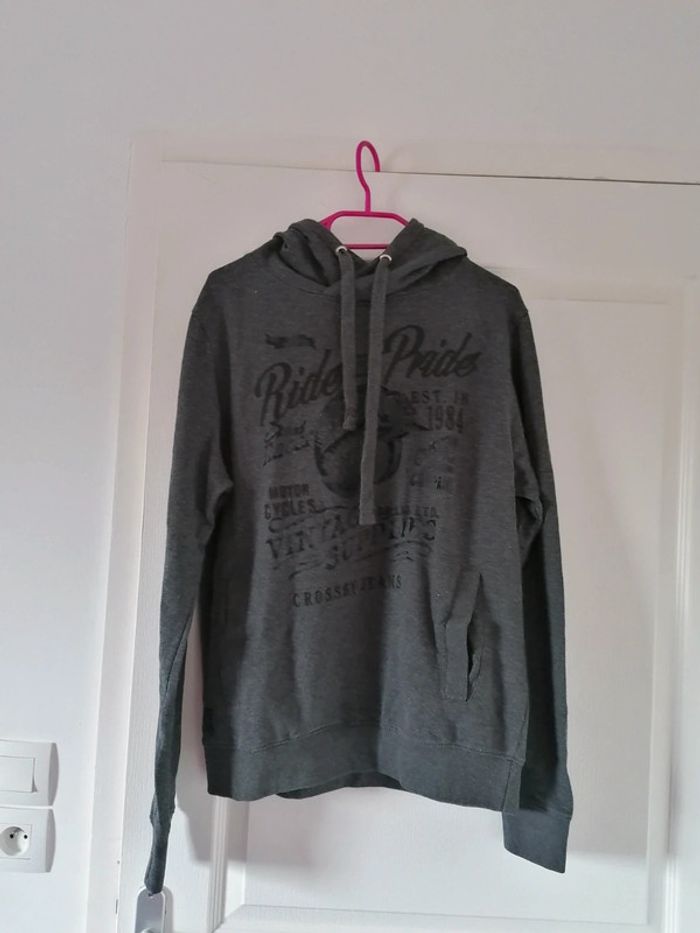Sweat homme porté une ou deux fois comme neuf - photo numéro 2