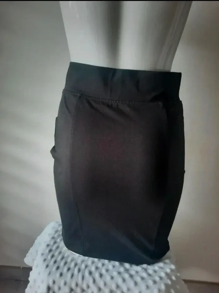 Jolie jupe taille XS - photo numéro 3