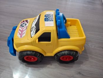 Voiture 4x4  costaude plastique