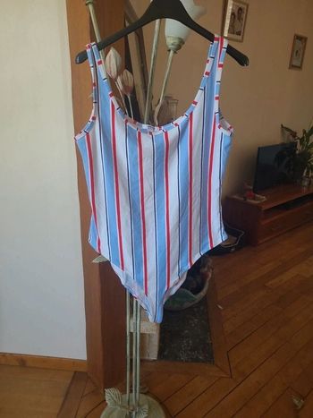 Maillot de bain 1 pièce taille 40
