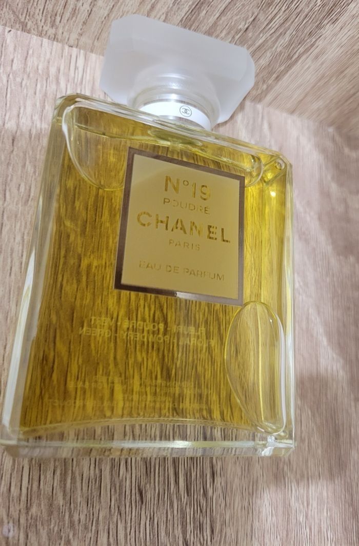 N°19 eau de parfum 100ml - photo numéro 3