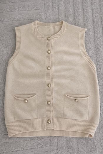 Gilet sans manches beige écru maille douce boutons dorés poches – style chic minimaliste 